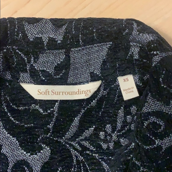 Beautiful chenille medallion coat - Picture 3 of 5